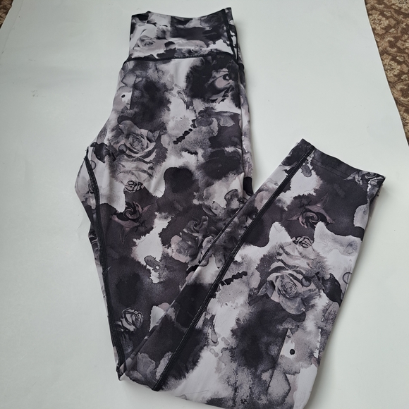 lululemon athletica Black and Gray Kids Leggings - Picture 4 of 9
